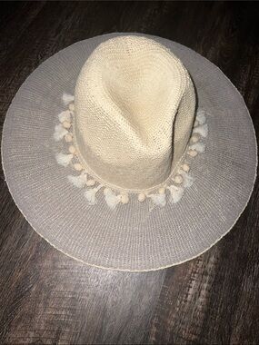 American Eagle Outfitters Two-Tone Pom-Pom Straw Sun Hat - Cream & Gray